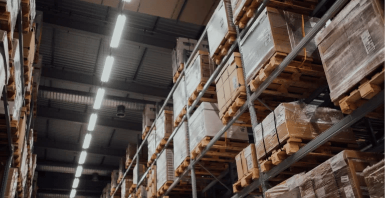 img-members-warehouse-shelves